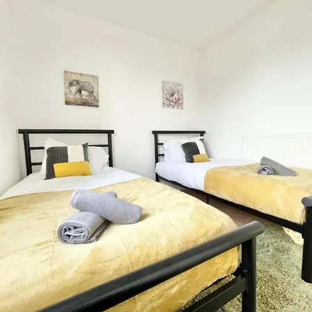 Cozy Southampton Retreat: Free Parking For Contractors, Families, And Tourists Apartamento Exterior foto