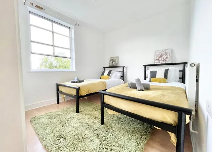 Cozy Southampton Retreat: Free Parking For Contractors, Families, And Tourists