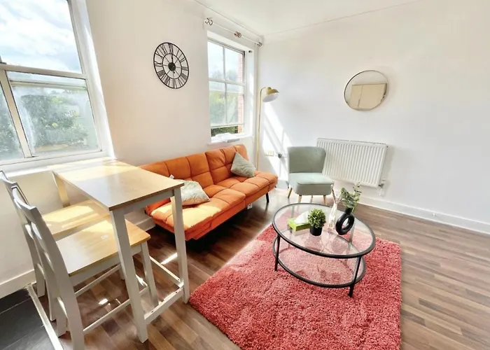 Cozy Southampton Retreat: Free Parking For Contractors, Families, And Tourists