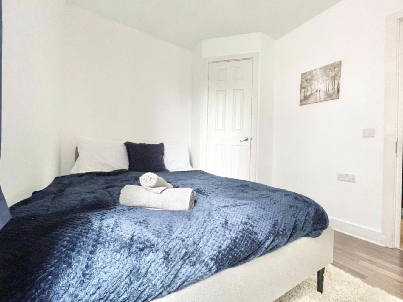 Cozy Retreat: Free Parking For Contractors, Families, And Tourists