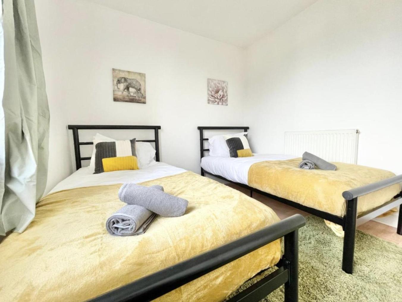 Cozy Retreat: Free Parking For Contractors, Families, And Tourists