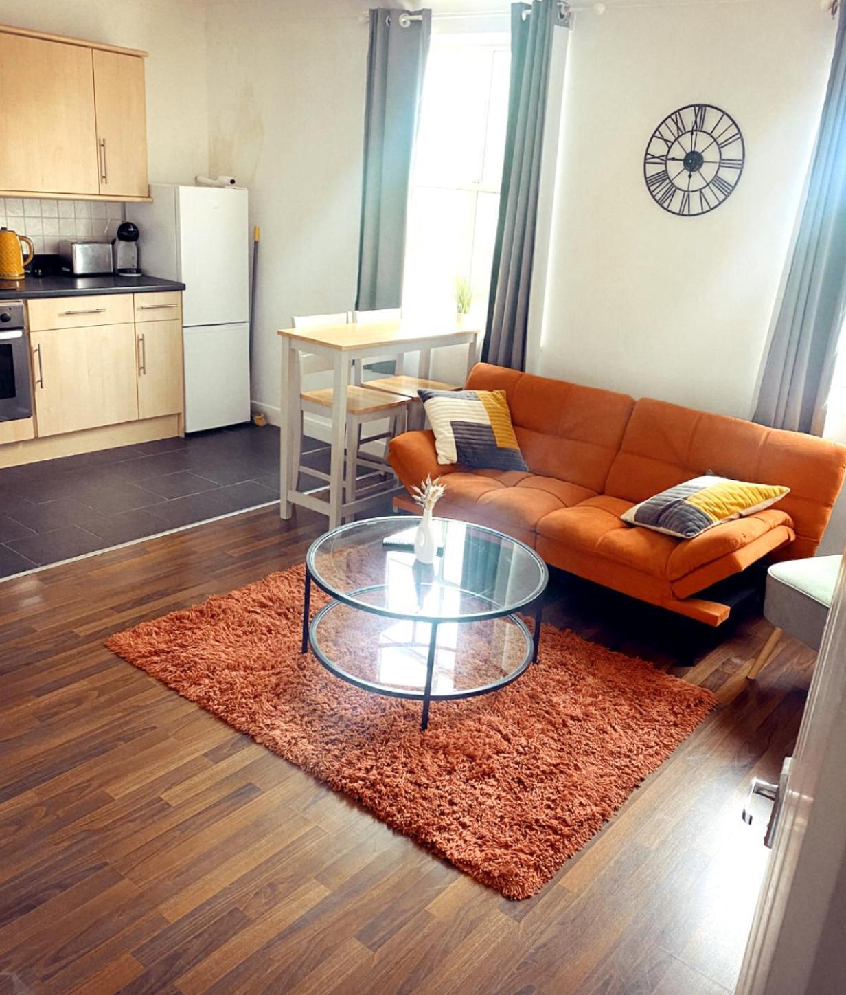 Cozy Retreat: Free Parking For Contractors, Families, And Tourists